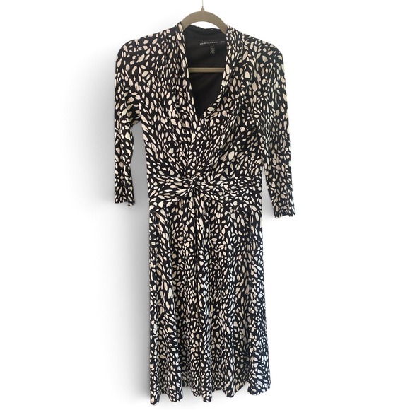 White House Black Market Dresses & Skirts - White House Black Market Black White Abstract Knot Front Wrap Dress Size 2